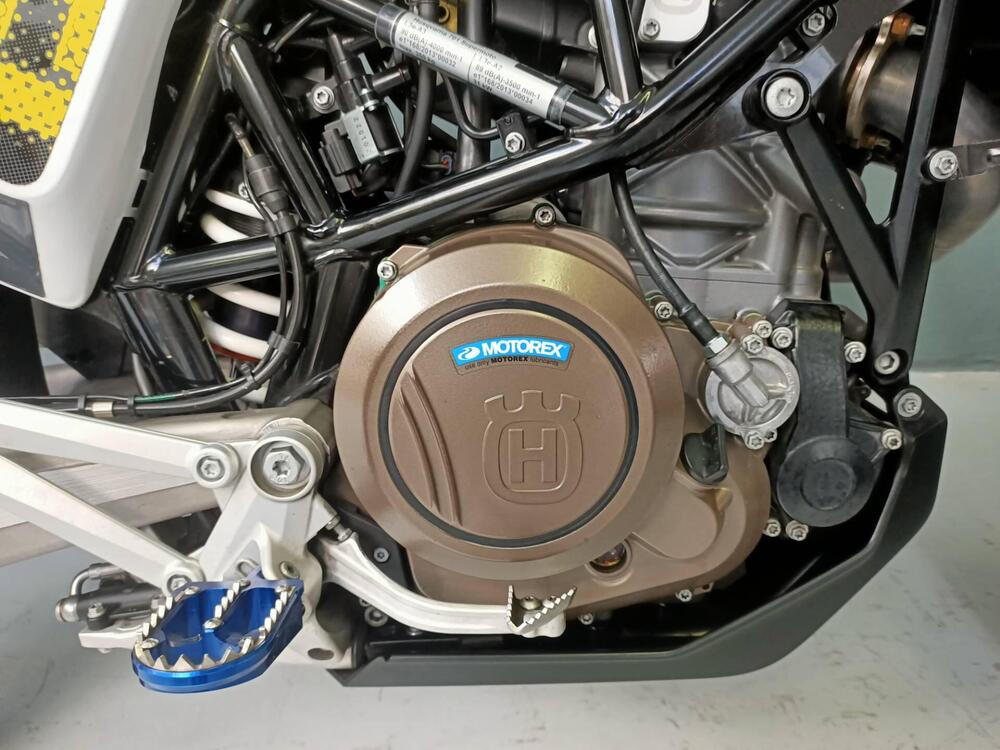 Husqvarna 701 Supermoto (2021) (5)