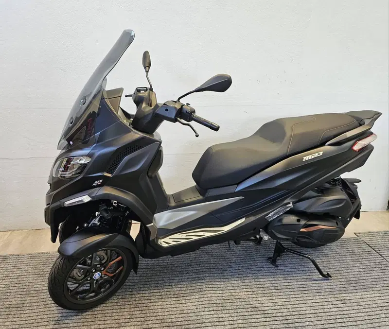 Piaggio MP3 530 Hpe Exclusive (2025 - 26) (2)