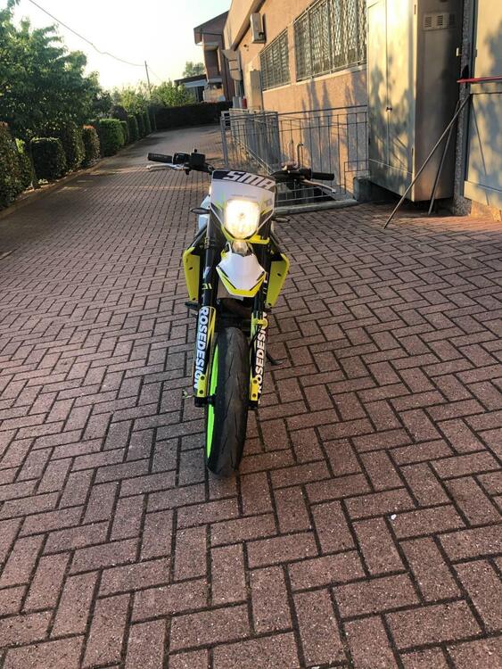 Husqvarna 701 Supermoto (2020) (2)