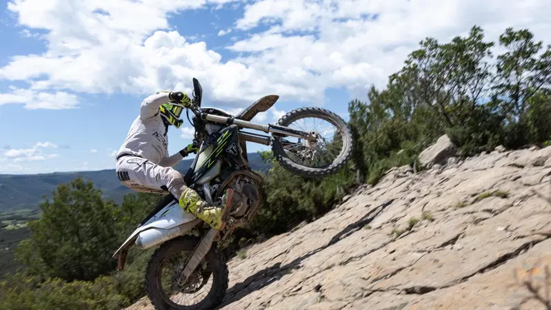 TEST: Abbiamo provato le primissime Triumph da ENDURO: vanno bene come le gemelle da MX!? [VIDEO]