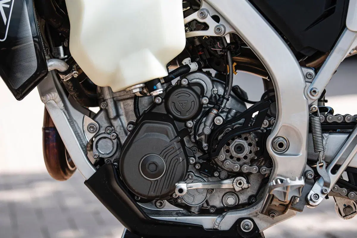 TEST: Abbiamo provato le primissime Triumph da ENDURO: vanno bene come le gemelle da MX!? (8)