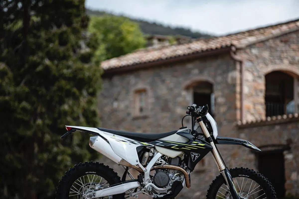 TEST: Abbiamo provato le primissime Triumph da ENDURO: vanno bene come le gemelle da MX!? (11)