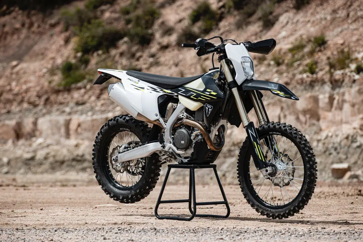 TEST: Abbiamo provato le primissime Triumph da ENDURO: vanno bene come le gemelle da MX!? (13)