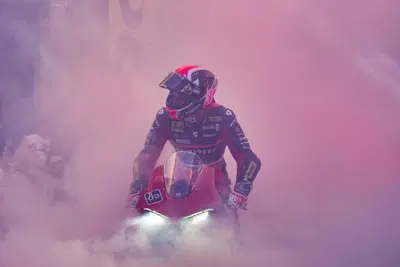 SBK 2025. GP d'Italia a Cremona. La sfilata tricolore con Bulega, Petrucci e Iannone accende Piazza del Duomo [GALLERY]