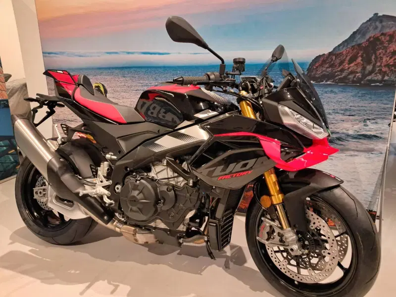 Aprilia Tuono V4 Factory (2025 - 26) (2)