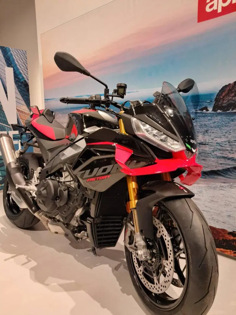 Aprilia Tuono V4 Factory (2025 - 26) (4)