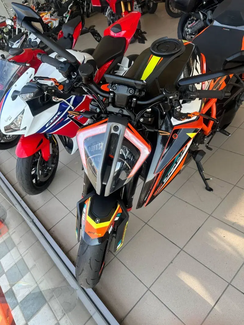 KTM 1290 Super Duke R (2020)