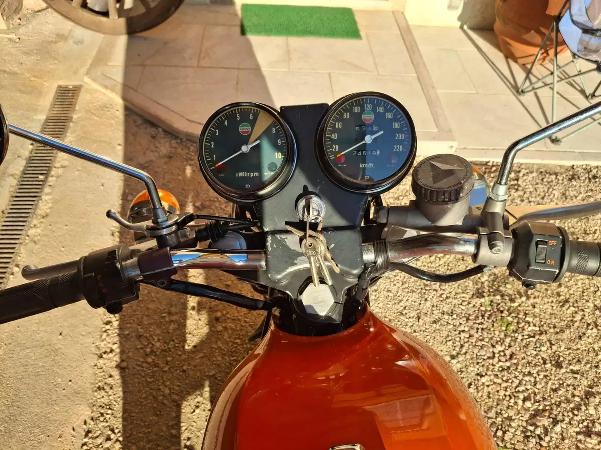 Laverda SF 750 (4)