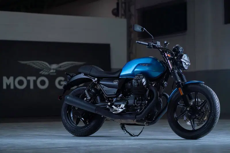 Moto Guzzi V7 Stone (2025 - 26) (2)
