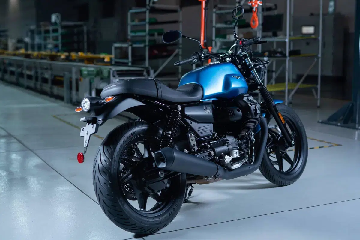Moto Guzzi V7 Stone (2025 - 26) (3)