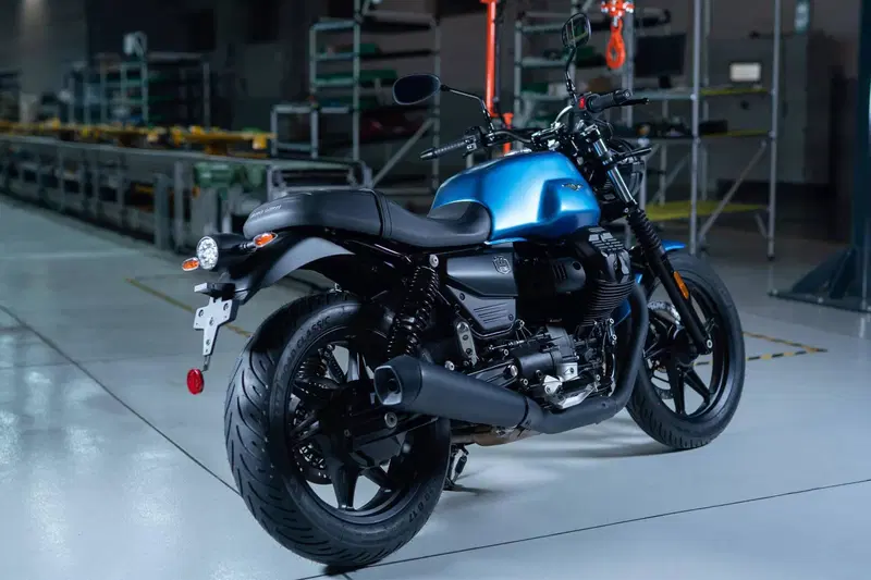 Moto Guzzi V7 Stone (2025 - 26) (3)