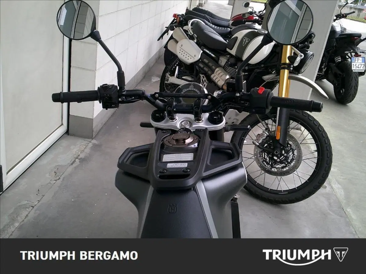 Husqvarna Svartpilen 125 (2021 - 23) (7)