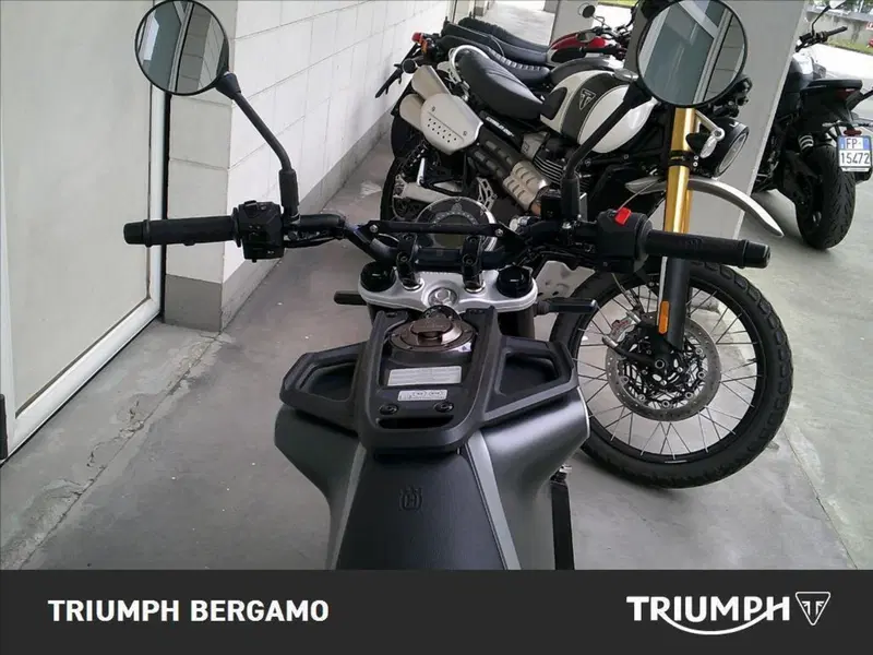 Husqvarna Svartpilen 125 (2021 - 23) (7)