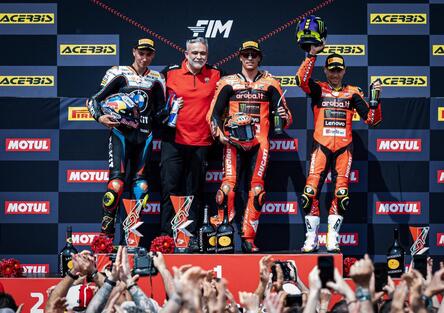 Bulega si impone in Gara1 a Cremona
