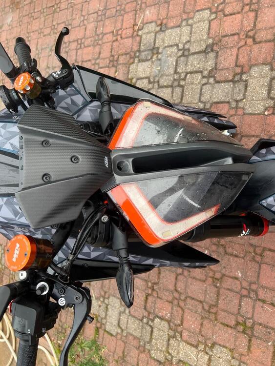 KTM 1290 Super Duke R (2022 - 23) (2)