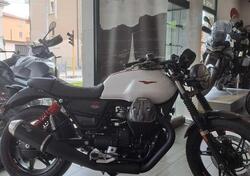 Moto Guzzi V7 Stone Ten (2024 - 25) usata