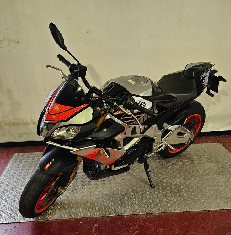 Aprilia Tuono V4 Factory (2015 - 17) (2)