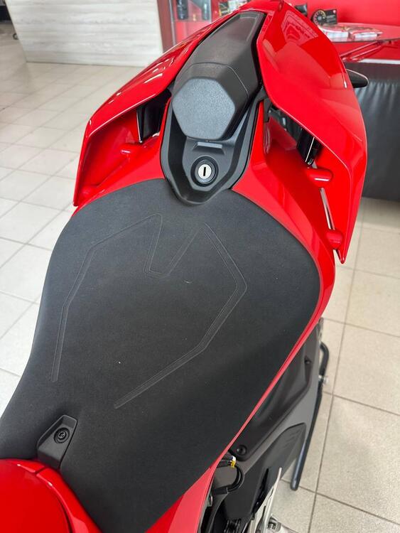 Ducati Panigale V4 S (2025) (5)