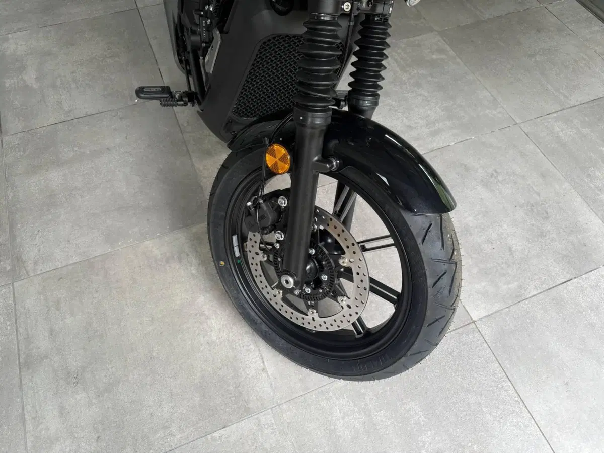 Moto Morini Calibro Custom (2024 - 26) (14)