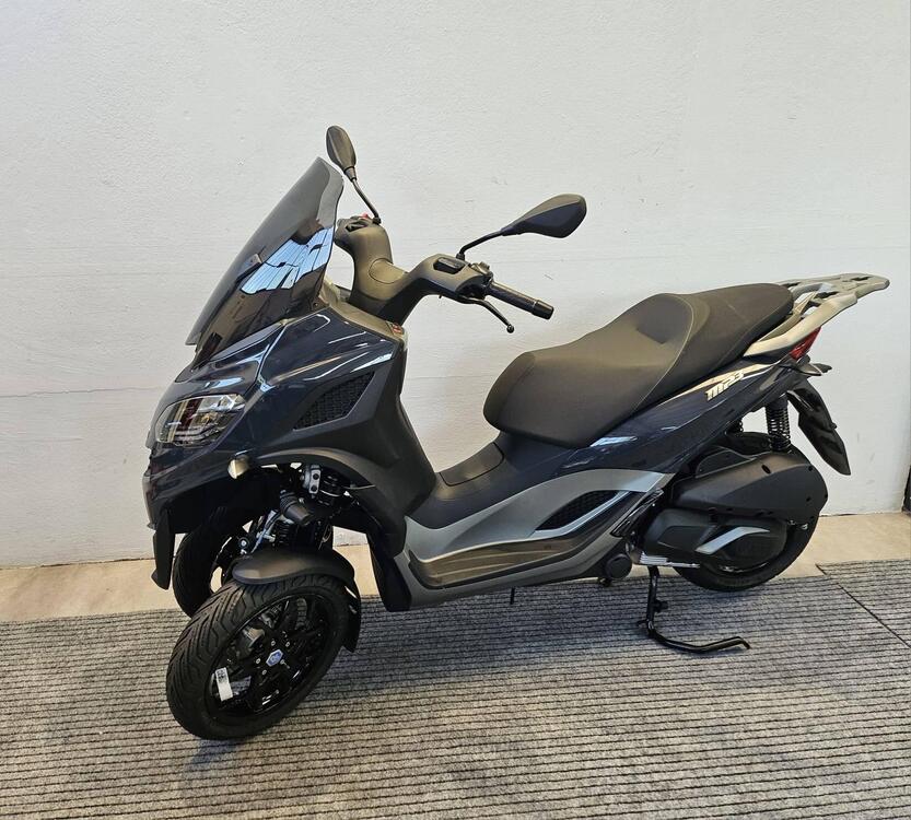 Piaggio MP3 310 (2025) (2)