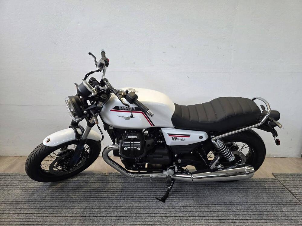 Moto Guzzi V7 Special (2025) (2)