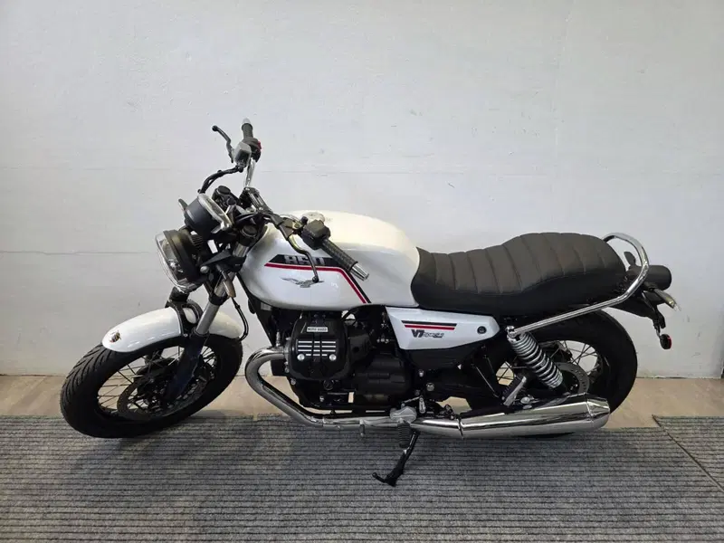 Moto Guzzi V7 Special (2025 - 26) (2)