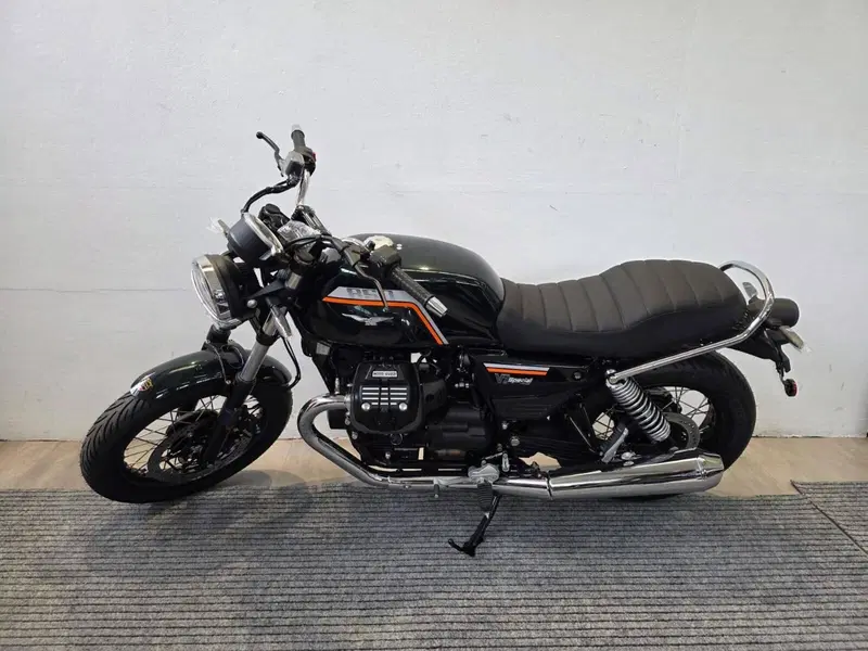 Moto Guzzi V7 Special (2025 - 26) (2)