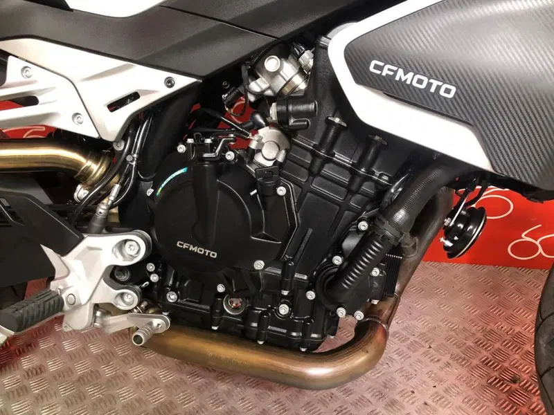 CFMOTO 800NK Advanced (2023 - 26) (5)