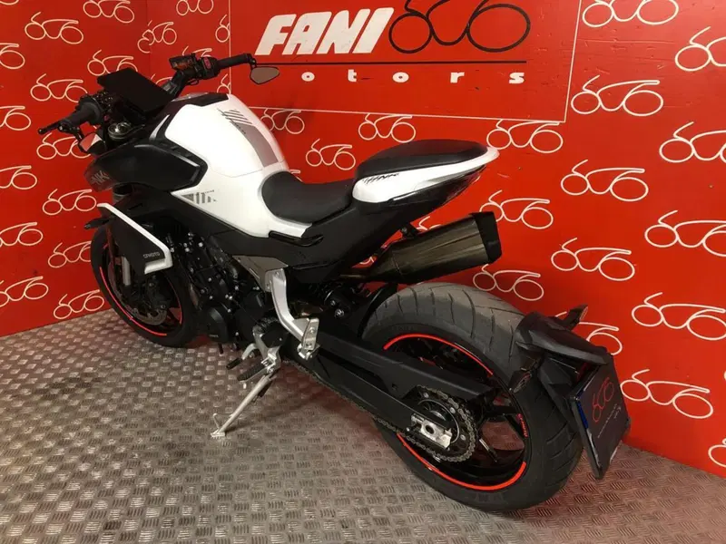 CFMOTO 800NK Advanced (2023 - 26) (4)