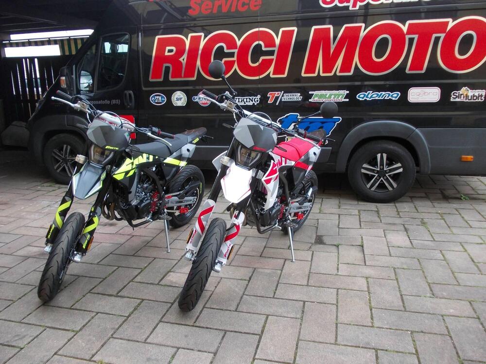 Fantic Motor Motard 125 Performance 4t (2020) (2)