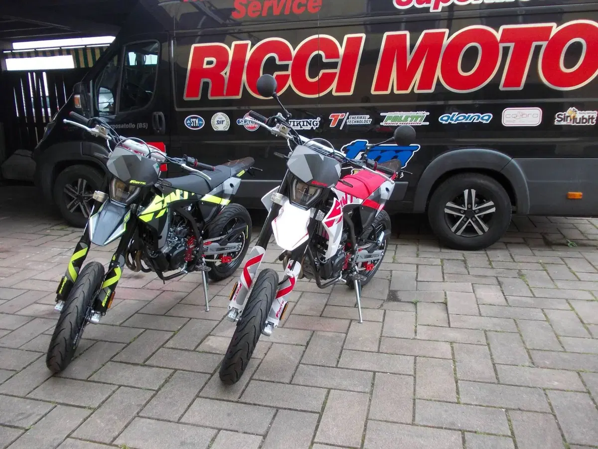 Fantic Motor Motard 125 Performance 4t (2020) (2)