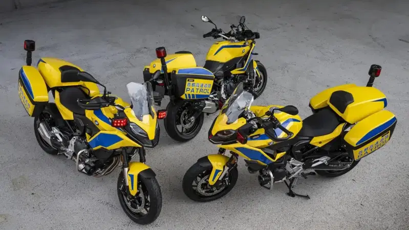 Addio Honda CB400, Shutoko Patrol sceglie la BMW F 900 XR