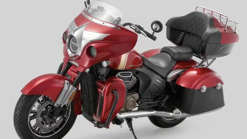 QJ Motor SRV400 Tourer: spunta un'altra cruiser V2 cinese per patente A2. Vi ricorda qualcosa? [GALLERY]