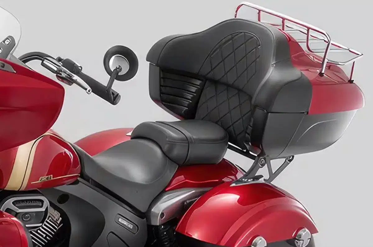 QJ Motor SRV400 Tourer: spunta un'altra cruiser V2 cinese per patente A2. Vi ricorda qualcosa? [GALLERY] (2)