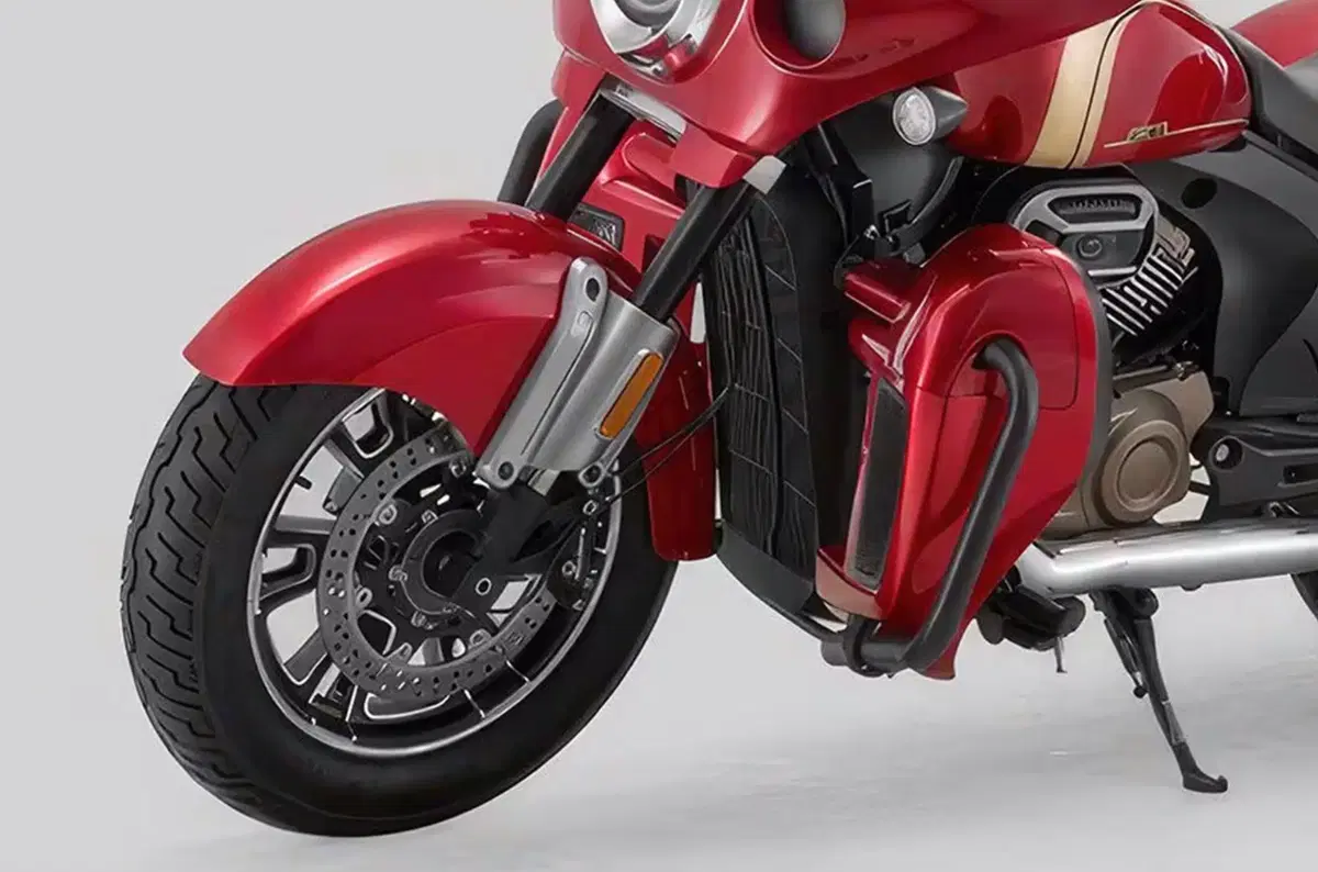 QJ Motor SRV400 Tourer: spunta un'altra cruiser V2 cinese per patente A2. Vi ricorda qualcosa? [GALLERY] (3)