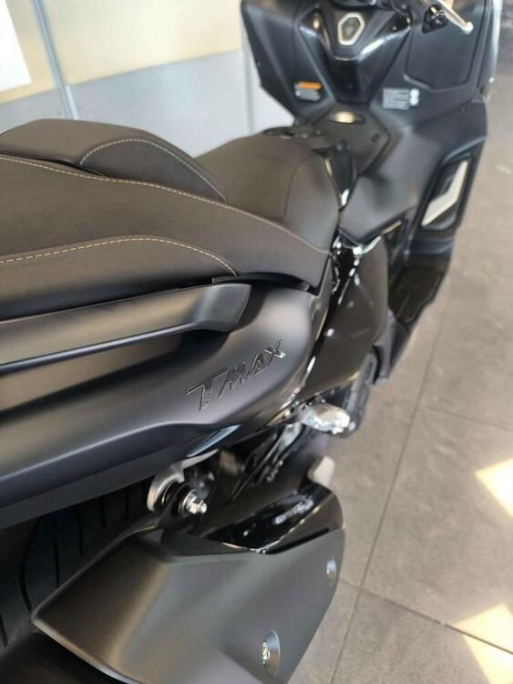 Yamaha T-Max 560 Tech Max (2022 - 24) (4)
