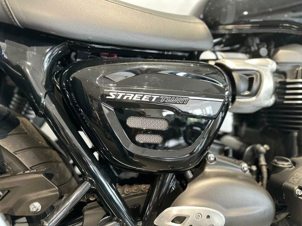 Triumph Street Twin 900 (2021 - 22) (3)
