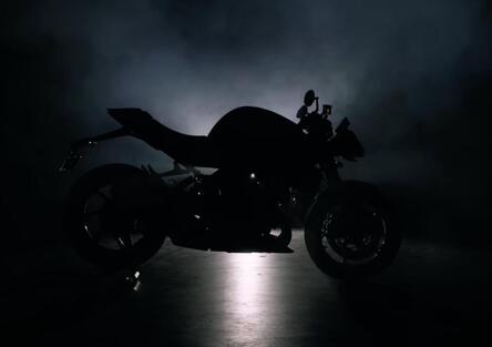 Nuova Triumph in arrivo. Sembra la Speed 1200 RS, ma non è lei: ecco la RX! [VIDEO]