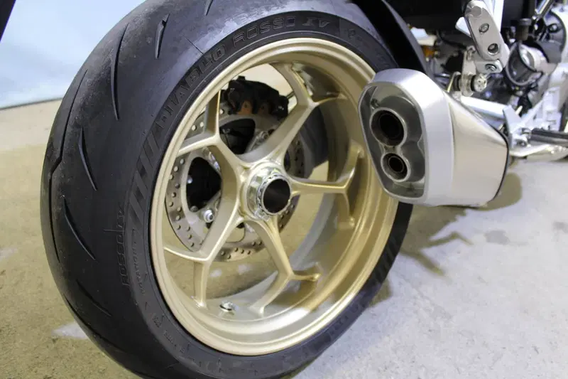 Moto Guzzi V100 Mandello S (2022 - 24) (6)