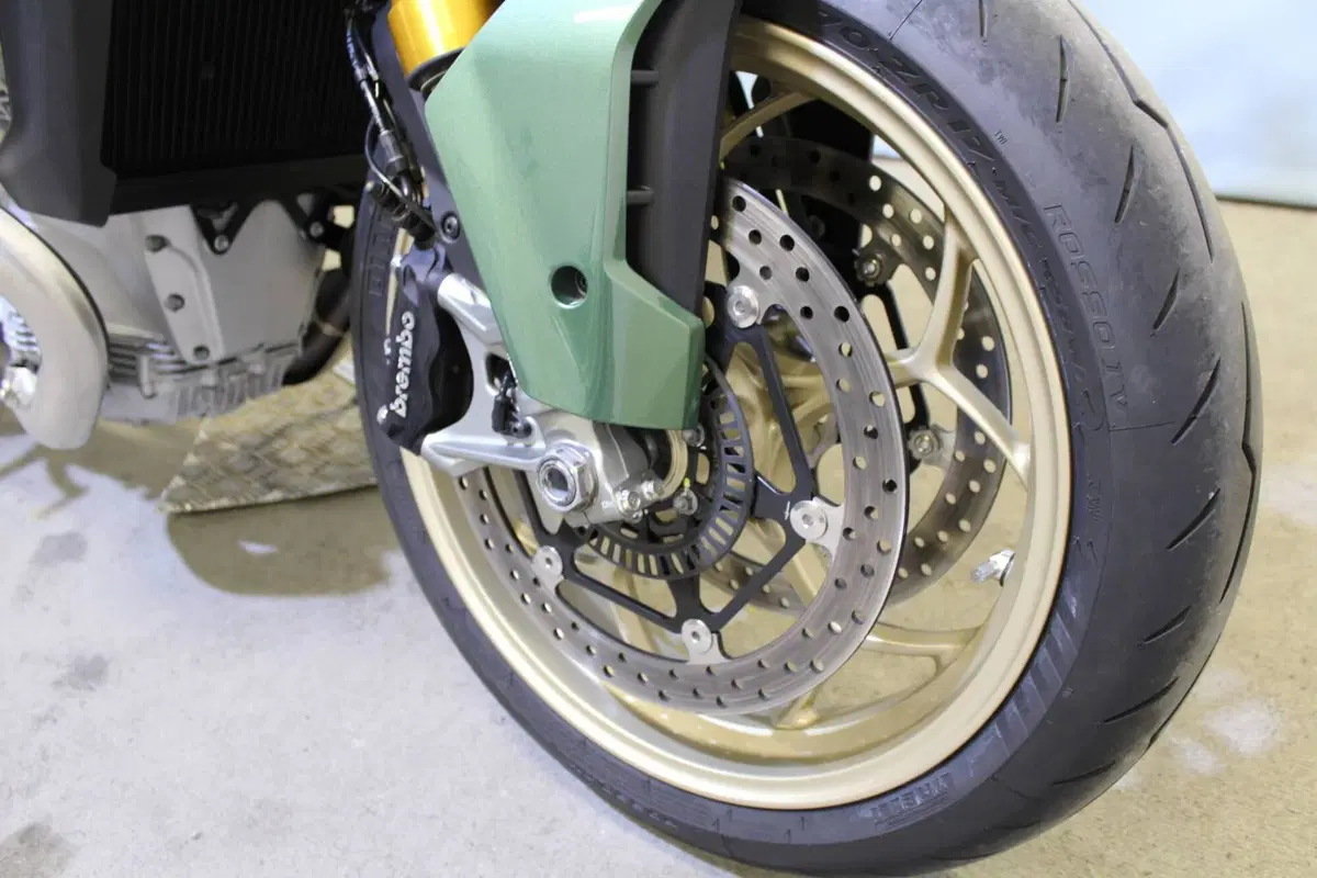 Moto Guzzi V100 Mandello S (2022 - 24) (7)