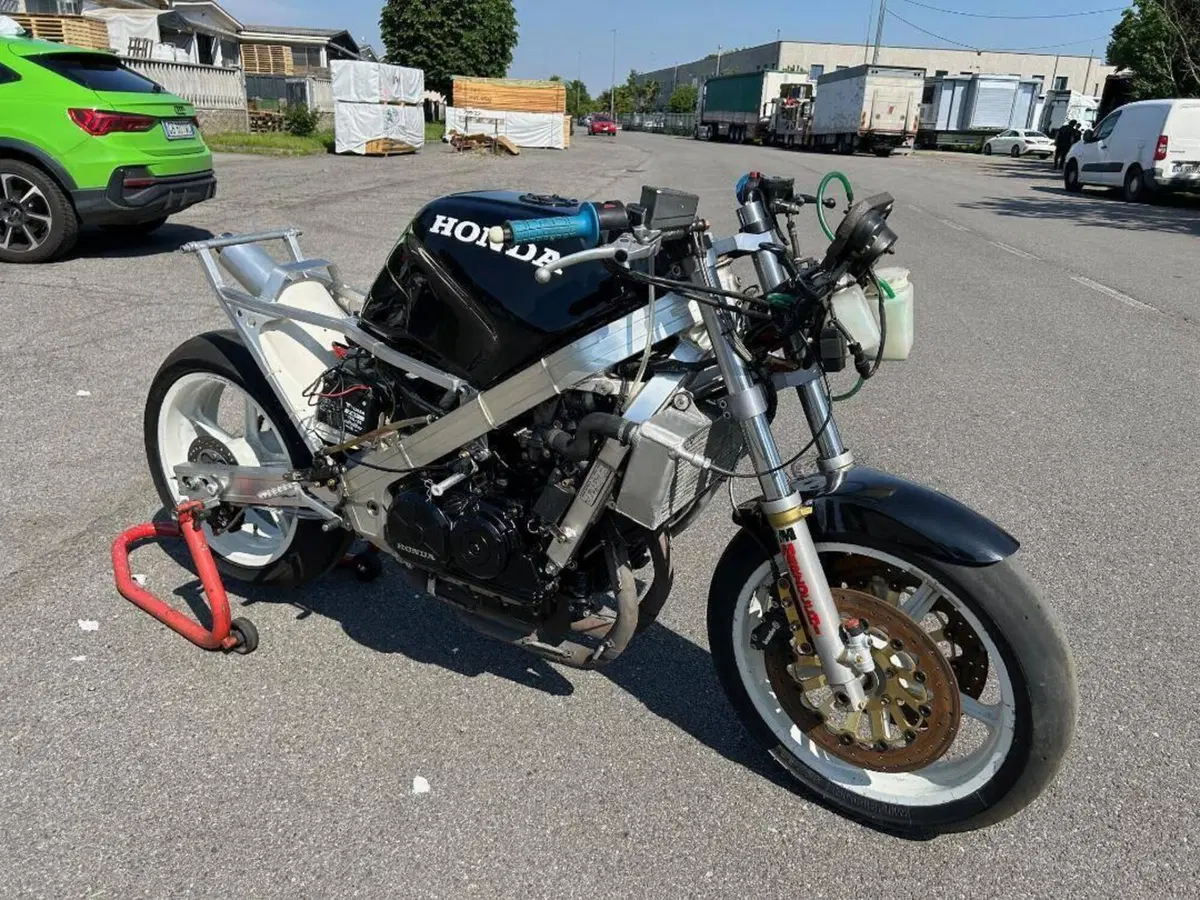 Honda VFR 750 F (1986 - 87) (9)