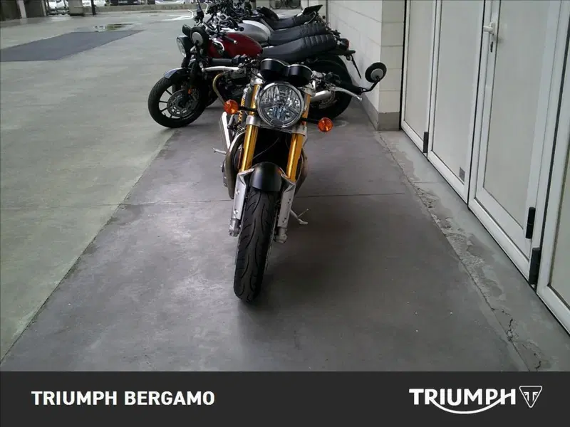 Triumph Thruxton 1200 R (2016) (5)