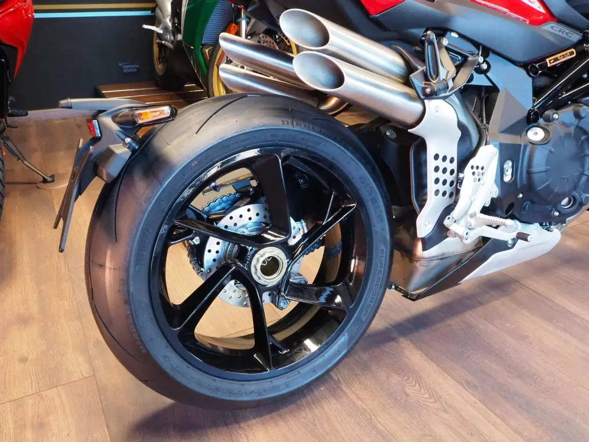 MV Agusta Brutale 1000 RS (2022 - 26) (5)