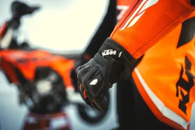 PowerWear Street, la linea di abbigliamento tecnico firmata KTM