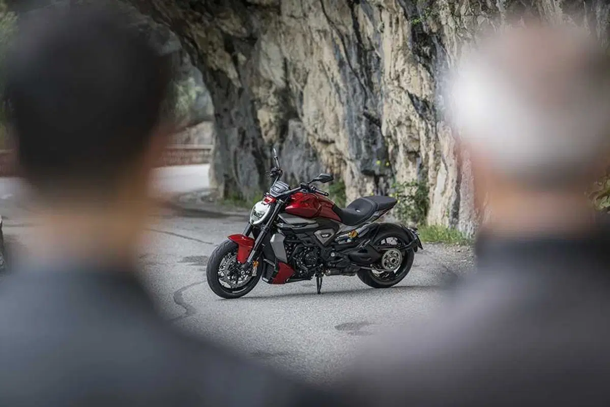La cruiser da MotoGP! Abbiamo guidato la nuova Ducati XDiavel V4 [VIDEO] (2)