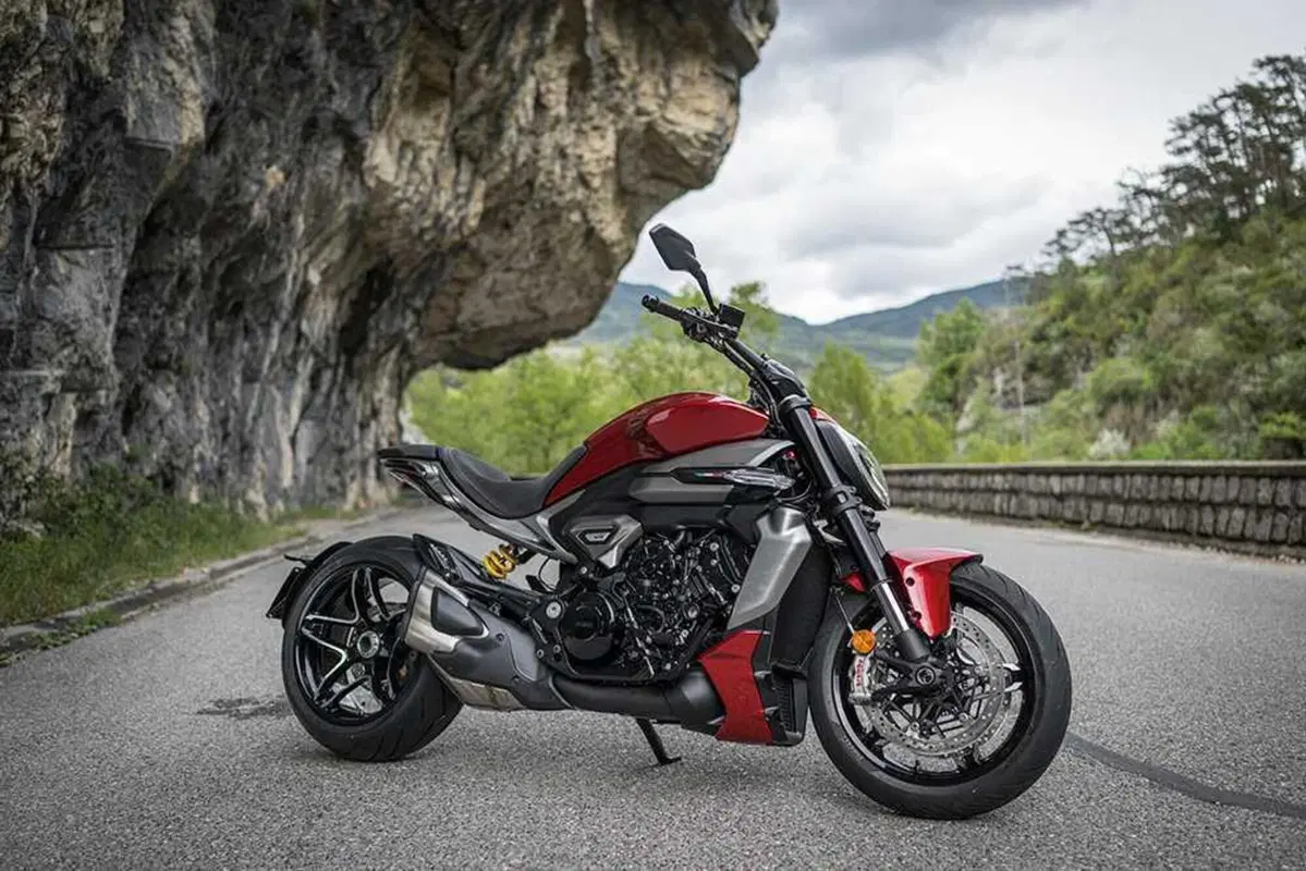 La cruiser da MotoGP! Abbiamo guidato la nuova Ducati XDiavel V4 [VIDEO] (10)