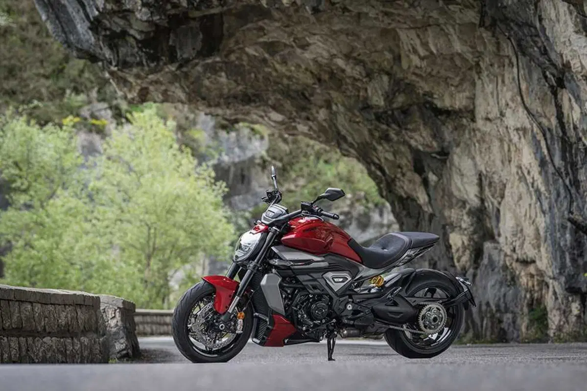 La cruiser da MotoGP! Abbiamo guidato la nuova Ducati XDiavel V4 [VIDEO] (13)