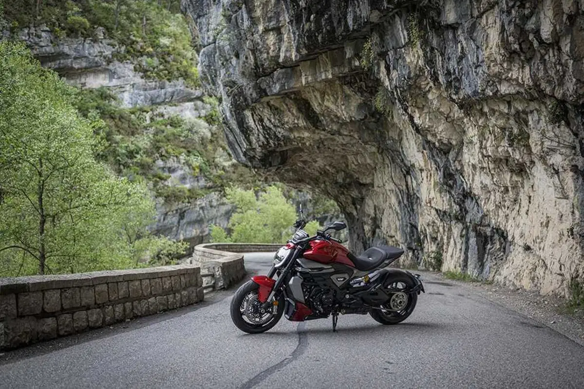 La cruiser da MotoGP! Abbiamo guidato la nuova Ducati XDiavel V4 [VIDEO] (14)