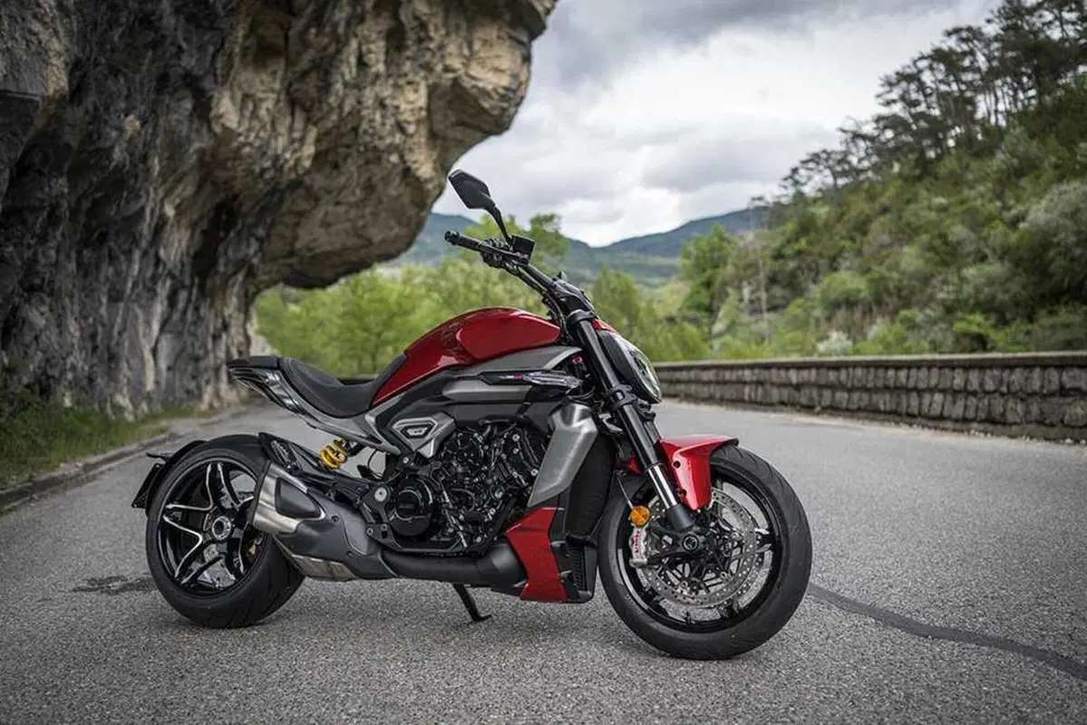 La cruiser da MotoGP! Abbiamo guidato la nuova Ducati XDiavel V4 [VIDEO] (19)
