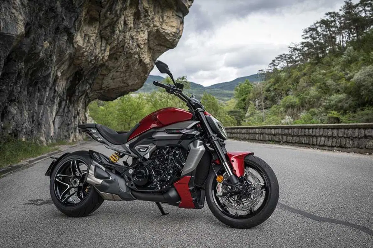 La cruiser da MotoGP! Abbiamo guidato la nuova Ducati XDiavel V4 [VIDEO] (21)